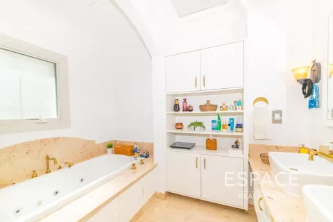 Villa en venta en Jumeirah Golf Estates, Dubai, EAU 5 dormitorios, 523 m2 № 649646 - foto 11