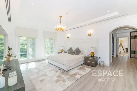 Villa en venta en Jumeirah Golf Estates, Dubai, EAU 5 dormitorios, 523 m2 № 649646 - foto 10