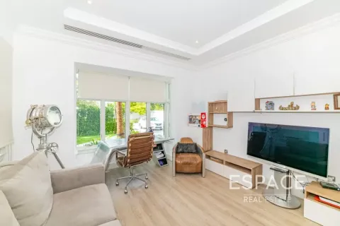 Villa en venta en Jumeirah Golf Estates, Dubai, EAU 5 dormitorios, 523 m2 № 649646 - foto 2