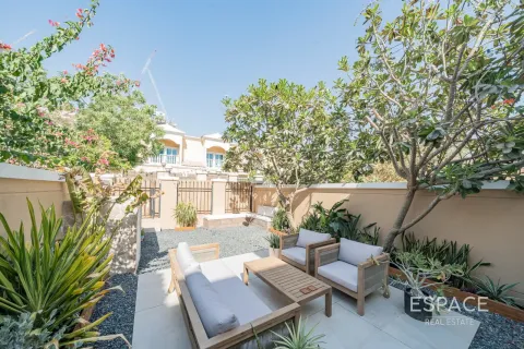 Casa urbana para venda em Jumeirah Village Circle, Dubai, EAU 2 quartos, 152 m2 № 649668 - foto 17