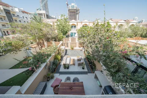 Townhouse in Jumeirah Village Circle, Dubai, UAE 2 bedrooms, 152 sq.m. № 649668 - photo 20