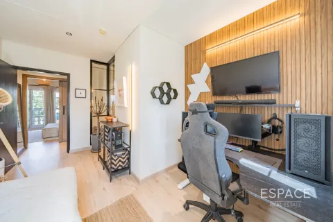 Townhouse in Jumeirah Village Circle, Dubai, UAE 2 bedrooms, 152 sq.m. № 649668 - photo 19