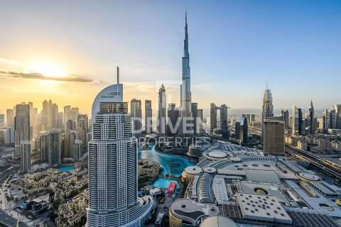 Apartamento para arrendamento em Downtown Dubai (Downtown Burj Dubai), Dubai, EAU 4 quartos, 254 m2 № 654965 - foto 1