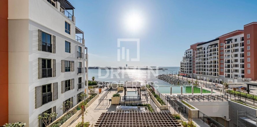 Apartment i Jumeirah, Dubai, UAE 2 soveværelser, 111.2 kvm № 762617
