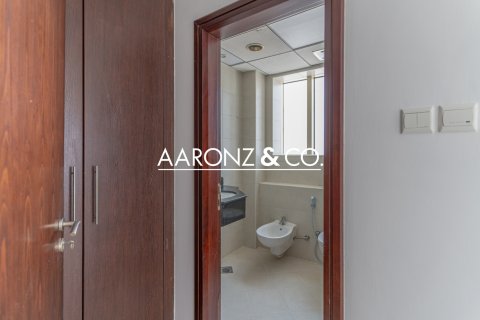 Apartman u Jumeirah Lake Towers, Dubai, UAE 3 spavaćih soba, 144 m2 Br. 670533 - fotografija 14