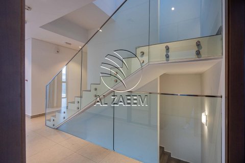 ویلا در Abu Dhabi ، امارات متحده عربی 5 خوابه ، 289 متر مربع.  شماره 725761