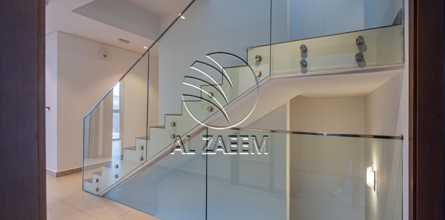 Abu Dhabi、UAEにあるヴィラ 5ベッドルーム、289 m2 No725761