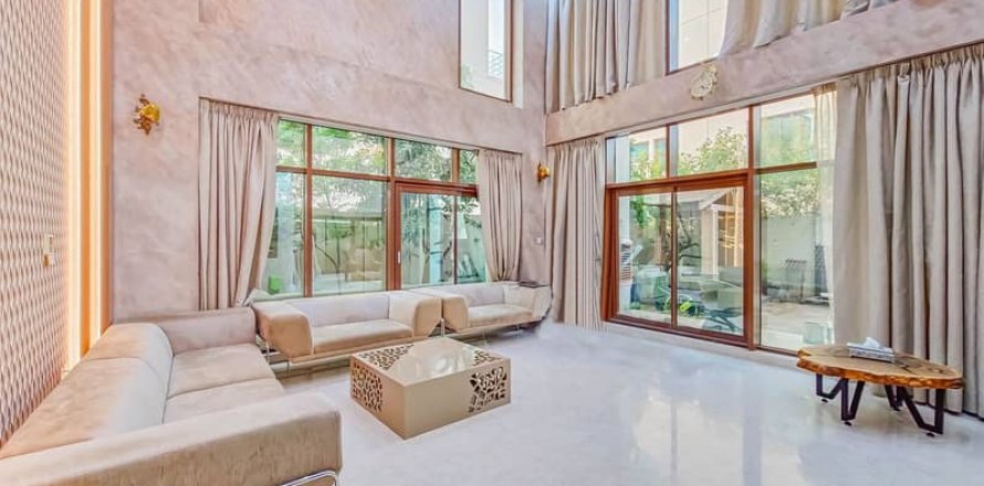 Villa in Meydan, Dubai, VAE 6 slaapkamers, 512 vr.m. nr 642934