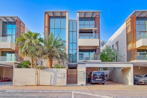 Villa in Meydan, Dubai, UAE 6 bedrooms, 512 sq.m. № 642934 - photo 2
