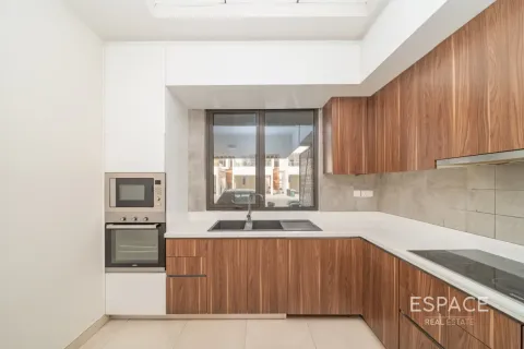 Villa te huur in Al Furjan, Dubai, VAE 3 slaapkamers, 197 vr.m., nr 738240 - foto 5