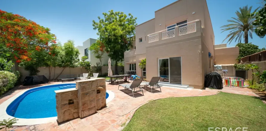 Villa i Meadows, Dubai, Emiratene 5 soverom, 343 kvm nr. 738237