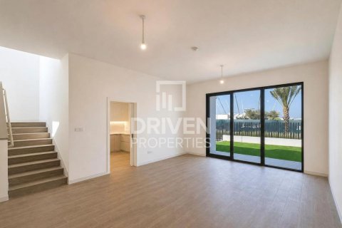 Townhouse de închiriat în Jebel Ali, Dubai, EAU 3 dormitoare, 242.29 mp. №768541 - poză 1