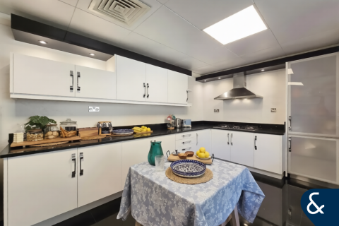 Villa te huur in Meadows, Dubai, VAE 4 slaapkamers, 540 vr.m., nr 698246 - foto 6