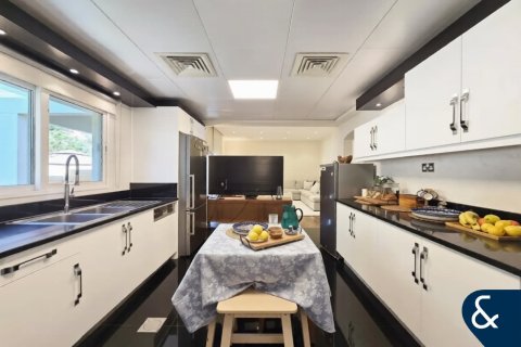 Villa te huur in Meadows, Dubai, VAE 4 slaapkamers, 540 vr.m., nr 698246 - foto 7