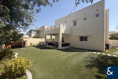 Villa te huur in Meadows, Dubai, VAE 4 slaapkamers, 540 vr.m., nr 698246 - foto 1