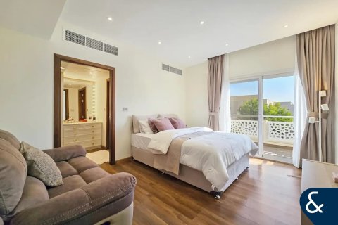 Villa te huur in Meadows, Dubai, VAE 4 slaapkamers, 540 vr.m., nr 698246 - foto 14