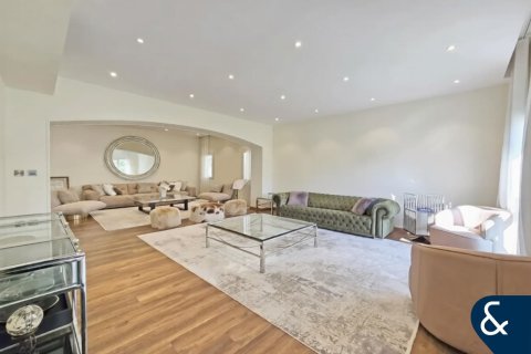 Villa te huur in Meadows, Dubai, VAE 4 slaapkamers, 540 vr.m., nr 698246 - foto 4