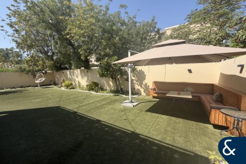 Villa te huur in Meadows, Dubai, VAE 4 slaapkamers, 540 vr.m., nr 698246 - foto 2