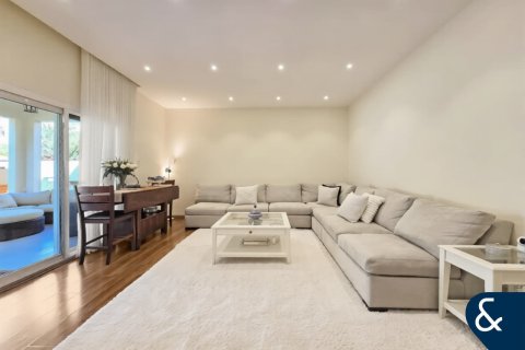 Villa te huur in Meadows, Dubai, VAE 4 slaapkamers, 540 vr.m., nr 698246 - foto 8