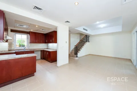 Townhouse de închiriat în Arabian Ranches, Dubai, EAU 2 dormitoare, 175 mp. №661261 - poză 6