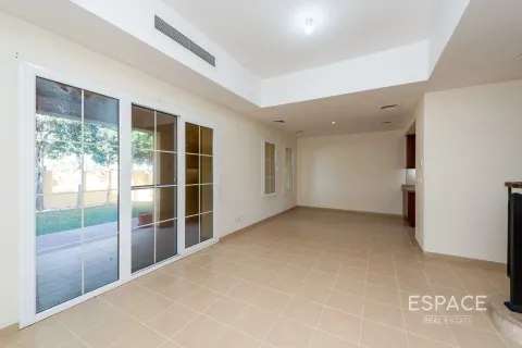 Townhouse de închiriat în Arabian Ranches, Dubai, EAU 2 dormitoare, 175 mp. №661261 - poză 4