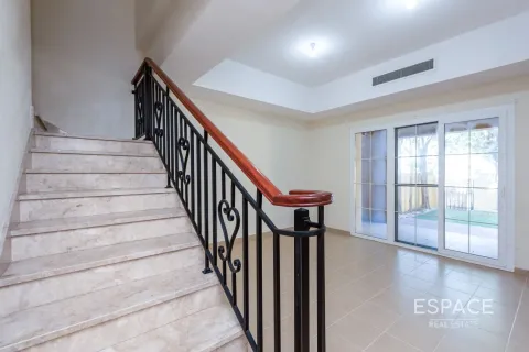 Townhouse de închiriat în Arabian Ranches, Dubai, EAU 2 dormitoare, 175 mp. №661261 - poză 3
