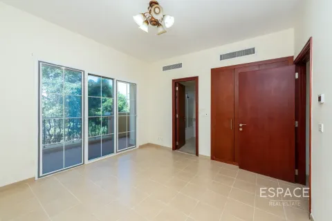 Townhouse de închiriat în Arabian Ranches, Dubai, EAU 2 dormitoare, 175 mp. №661261 - poză 11