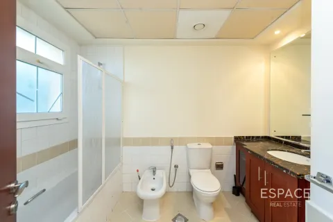 Townhouse de închiriat în Arabian Ranches, Dubai, EAU 2 dormitoare, 175 mp. №661261 - poză 12