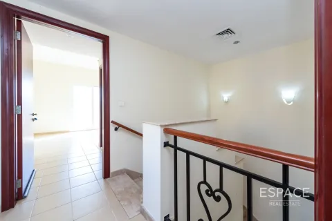 Townhouse de închiriat în Arabian Ranches, Dubai, EAU 2 dormitoare, 175 mp. №661261 - poză 13