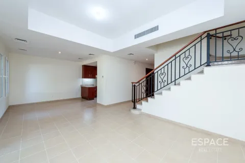 Townhouse de închiriat în Arabian Ranches, Dubai, EAU 2 dormitoare, 175 mp. №661261 - poză 5