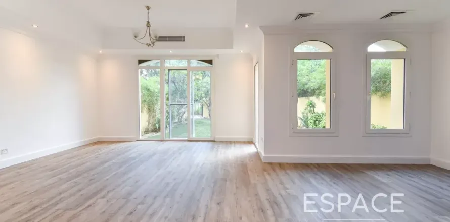 Vila u Arabian Ranches, Dubai, UAE 175 m2, 2 spavaćih soba Br. 661262