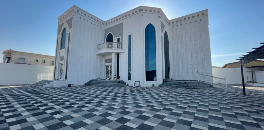 Villa itt: Ras Al Khaimah, EAE, 5 hálószoba, 9290 m², azonosító: 735175