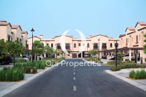 Vilë në Abu Dhabi, Emiratet e Bashkuara Arabe 5 dhoma gjumi, 640 m2. № 644594 - Foto 12