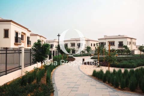 Vilë në Abu Dhabi, Emiratet e Bashkuara Arabe 5 dhoma gjumi, 640 m2. № 644594 - Foto 13