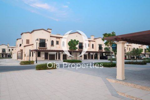 Vilë në Abu Dhabi, Emiratet e Bashkuara Arabe 5 dhoma gjumi, 640 m2. № 644594 - Foto 2