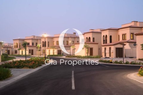 Vilë në Abu Dhabi, Emiratet e Bashkuara Arabe 5 dhoma gjumi, 640 m2. № 644594 - Foto 6