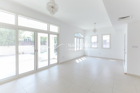 Villa til salgs i Abu Dhabi, Emiratene 3 soverom, 226 kvm Nr. 659639 - Foto 3