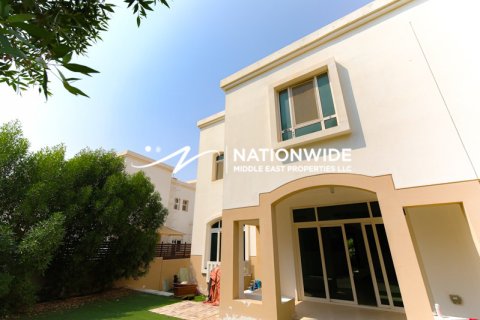 Vilă de vânzare în Abu Dhabi, EAU 3 dormitoare, 226 mp. №659639 - poză 1