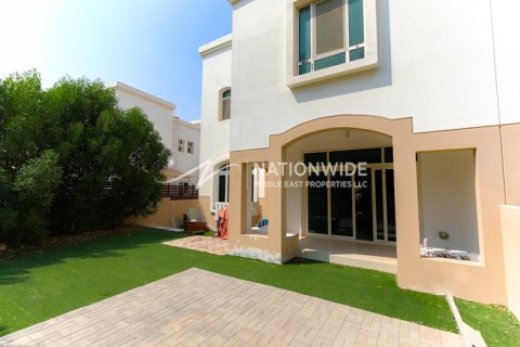 Villa til salgs i Abu Dhabi, Emiratene 3 soverom, 226 kvm Nr. 659639 - Foto 1