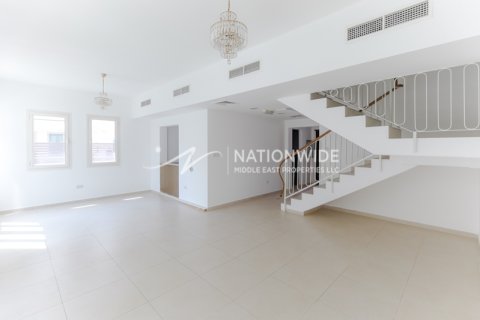 Villa til salgs i Abu Dhabi, Emiratene 3 soverom, 226 kvm Nr. 659639 - Foto 2