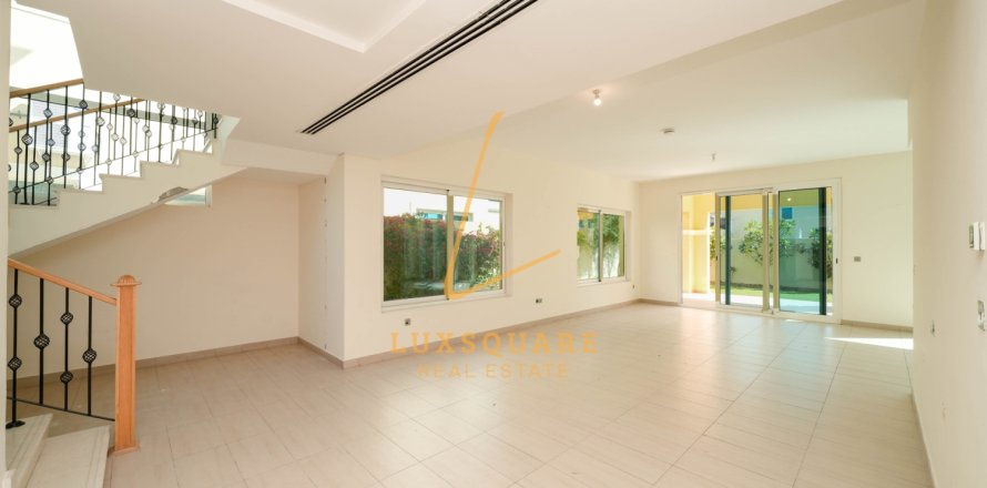 Villa in Jumeirah Park, Dubai, VAE: 4 Schlafzimmer, 604 m2 Nr. 685841