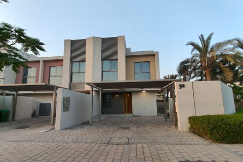 Kuća u nizu u Muwaileh Commercial, Sharjah, UAE 3 spavaćih soba, 175.12 m2 Br. 768753 - fotografija 1