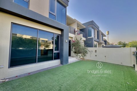 Dubai Hills Estate, Dubai, संयुक्त अरब अमीरात में विला, 4 बेडरूम, 202 वर्ग मीटर, संख्या 688188 - फ़ोटो 2