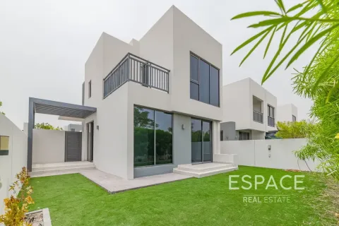 Villa te huur in Dubai Hills Estate, Dubai, VAE 4 slaapkamers, 229 vr.m., nr 738399 - foto 1