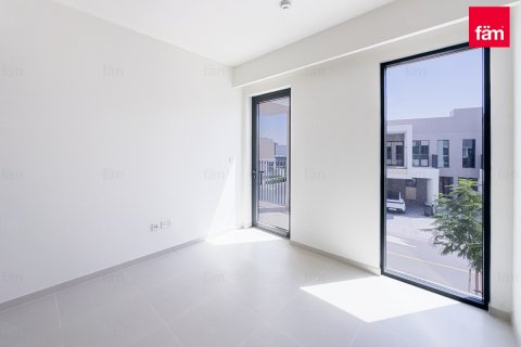 Vilă de închiriat în Dubai, EAU 3 dormitoare, 127 mp.  №710773 - poză 2