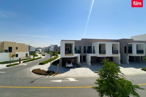 Vilă de închiriat în Dubai, EAU 3 dormitoare, 127 mp.  №710773 - poză 22