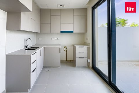 Vilă de închiriat în Dubai, EAU 3 dormitoare, 127 mp.  №710773 - poză 4