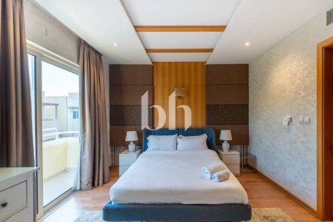 Villa para arrendamento em Al Raha Gardens, Abu Dhabi, EAU 5 quartos, 480 m2 № 642516 - foto 16
