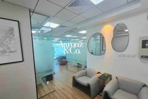 Business Bay, Dubai, UAE의 임대용 사무실 105제곱미터 번호 712622 - 사진 5
