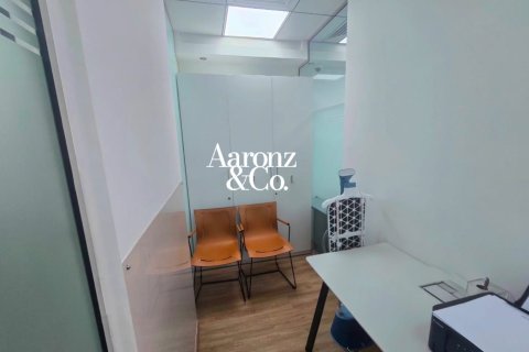 Business Bay, Dubai, UAE의 임대용 사무실 105제곱미터 번호 712622 - 사진 12